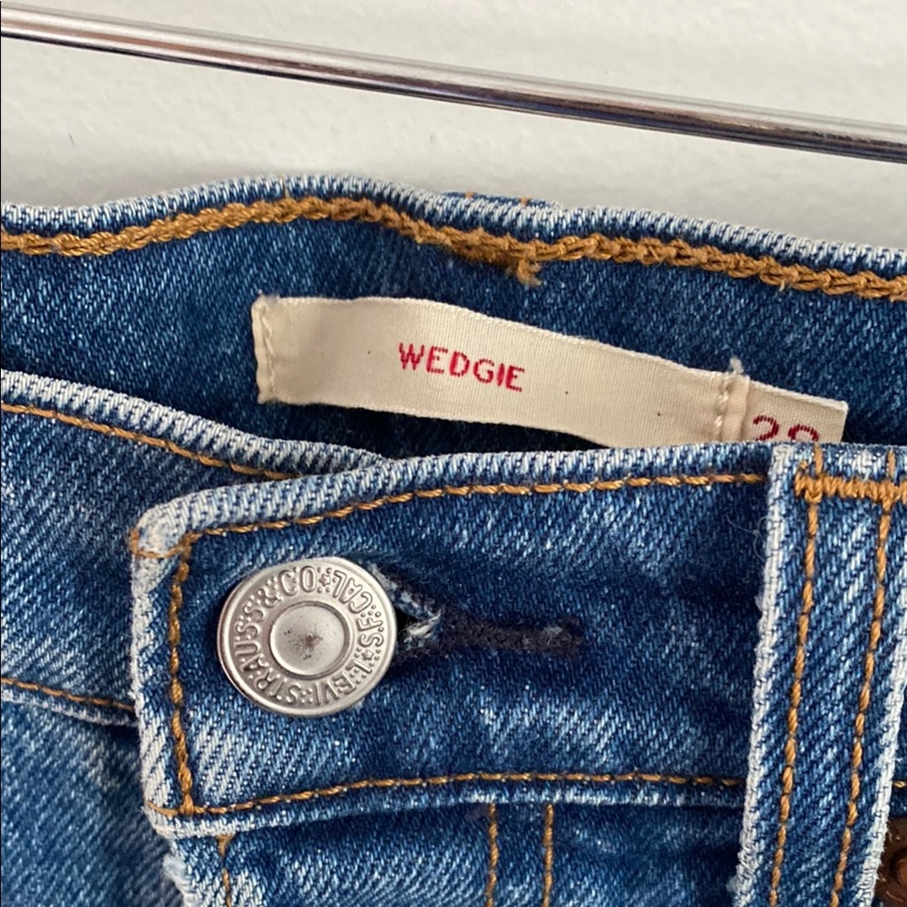 Levi's Women's WEDGIE SIZE 28 Blue Jeans